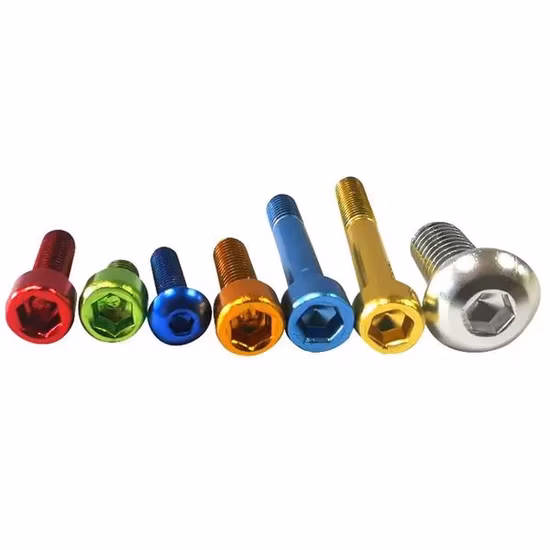 En gros Al6063 Al7075 anodisé M3 M4 M5 M6 tête de bouton couleur écrous et boulons M3 M4 M5 M6 aluminium 7075 vis à tête hexagonale 10% de réduction